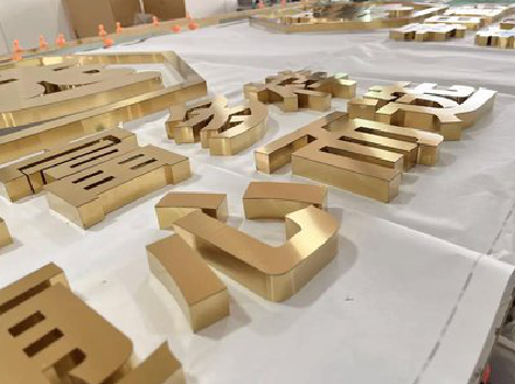 崇义拉丝不锈钢字的特点。