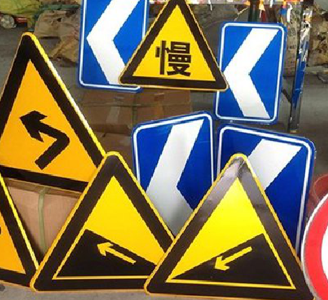 崇义标识标牌中颜色的确定是很重要的。